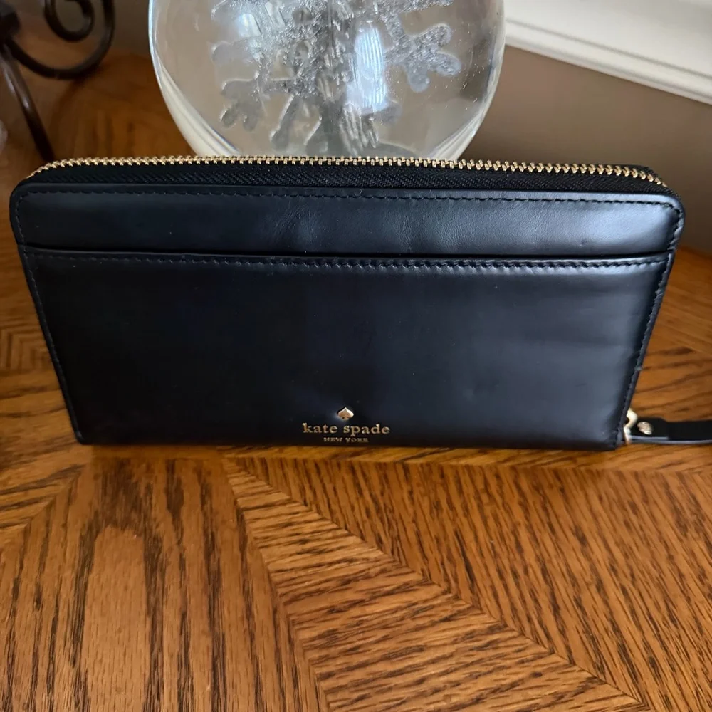 Kate Spade New York Scenic Route Car Appliqué black Leather Wallet like new